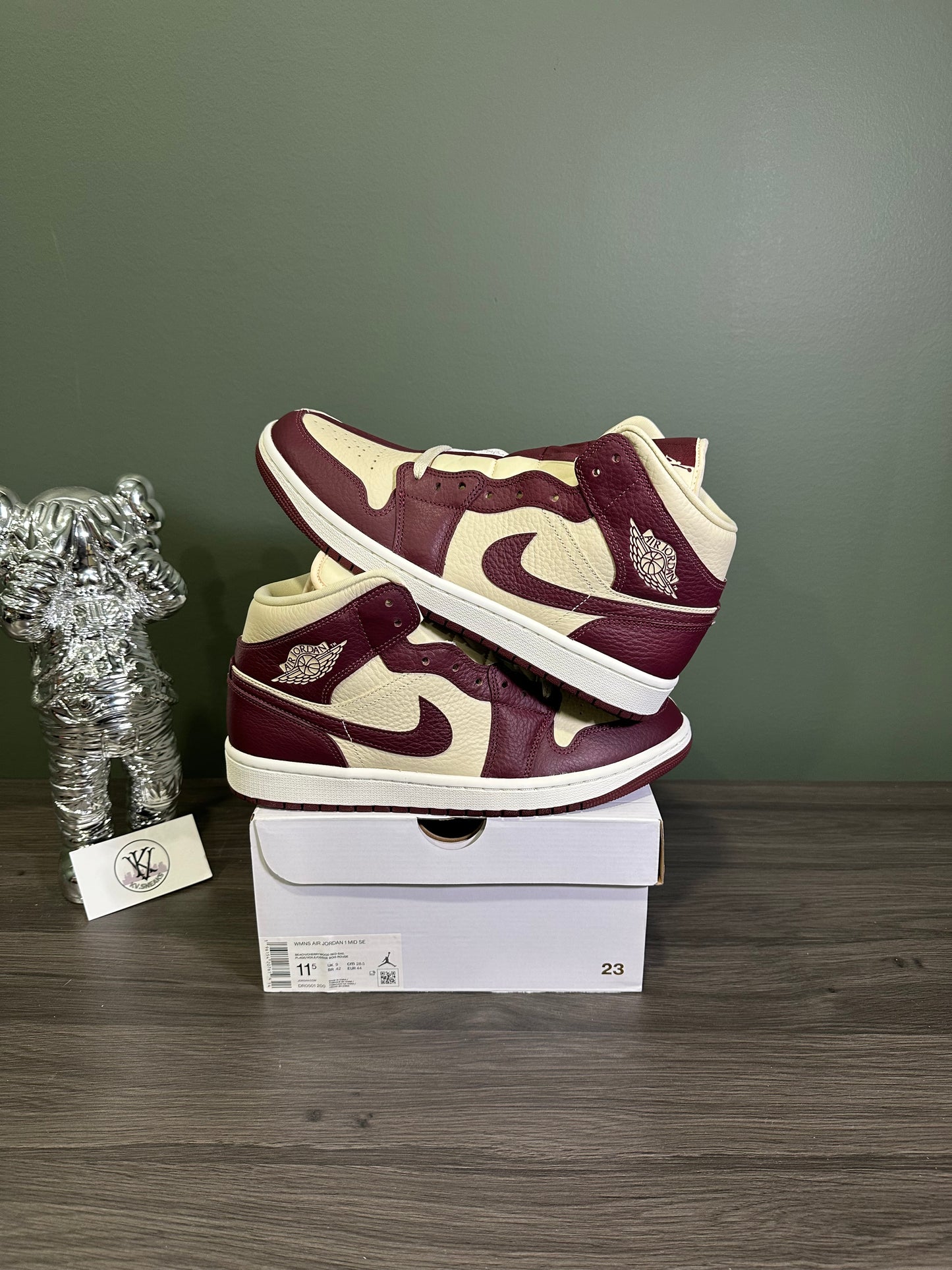 Jordan 1 Mid SE Split Beach Cherrywood Red
