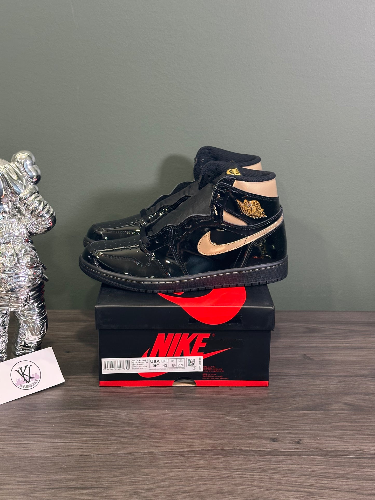 Jordan 1 High Black Metallic Gold