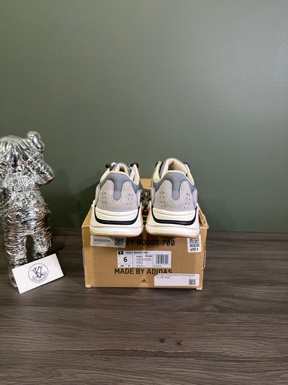 Yeezy 700 Magnet