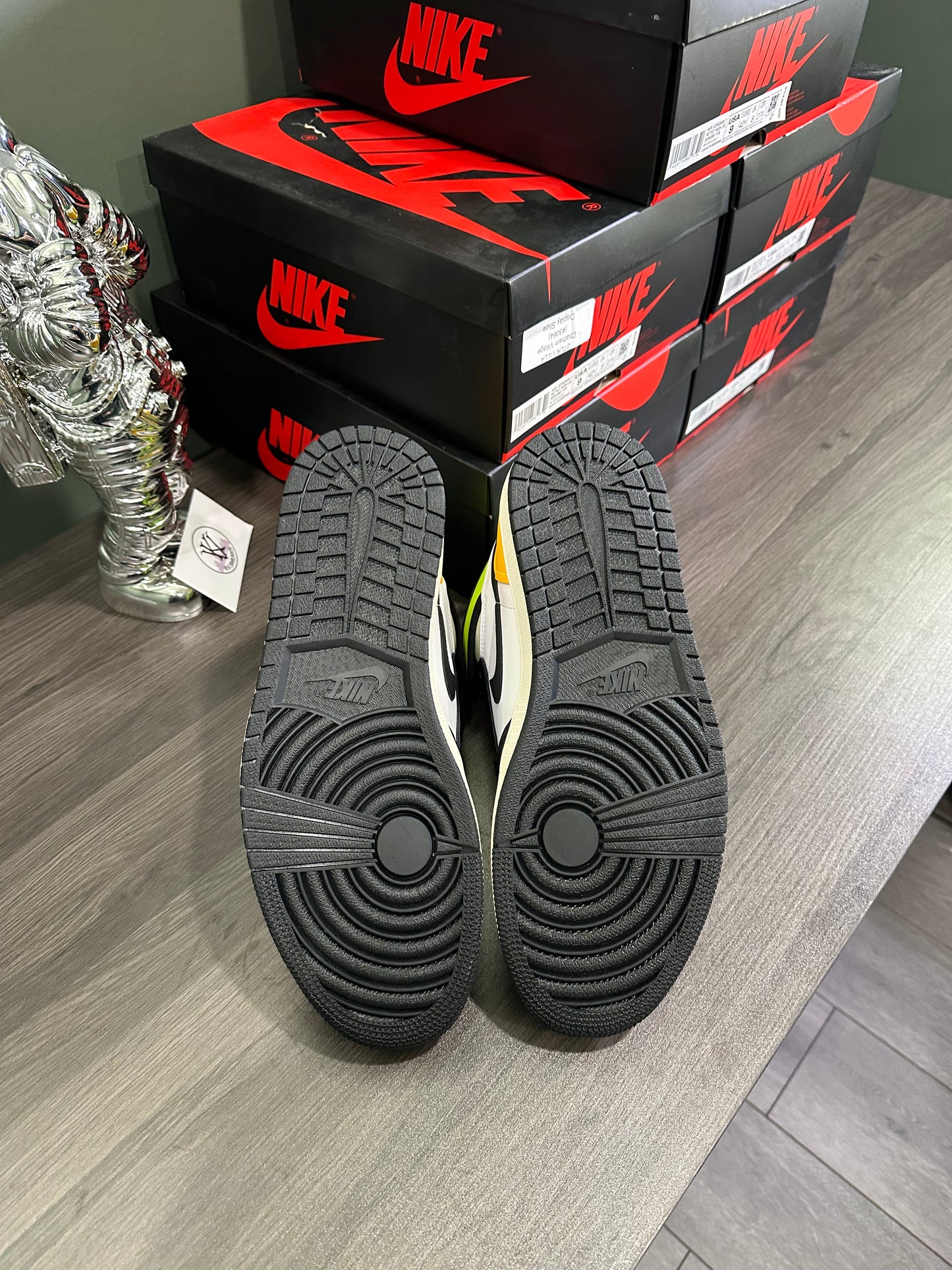 Jordan 1 High Black Volt University is Gold
