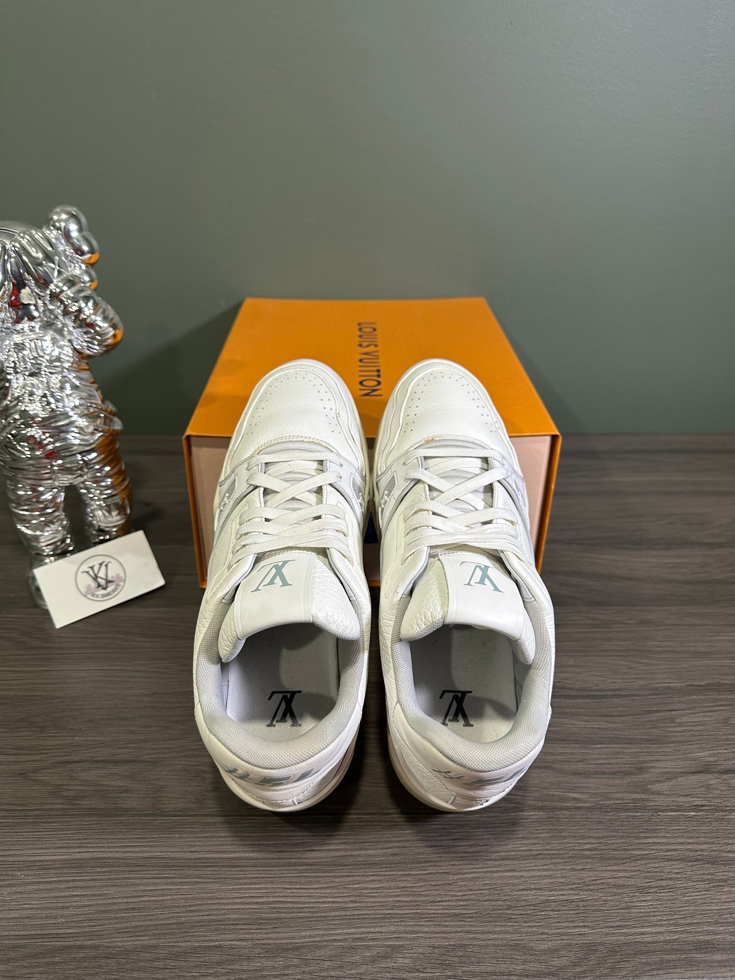 Louis Vuitton Trainer White Signature