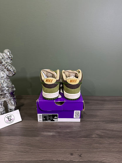 Dunk Low SB Yuto Horigome Matcha