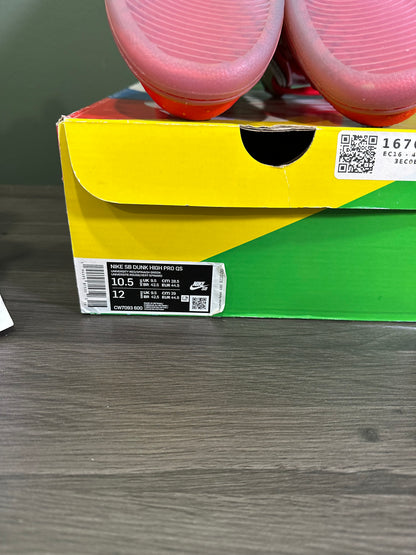 Dunk High SB Strawberry Cough