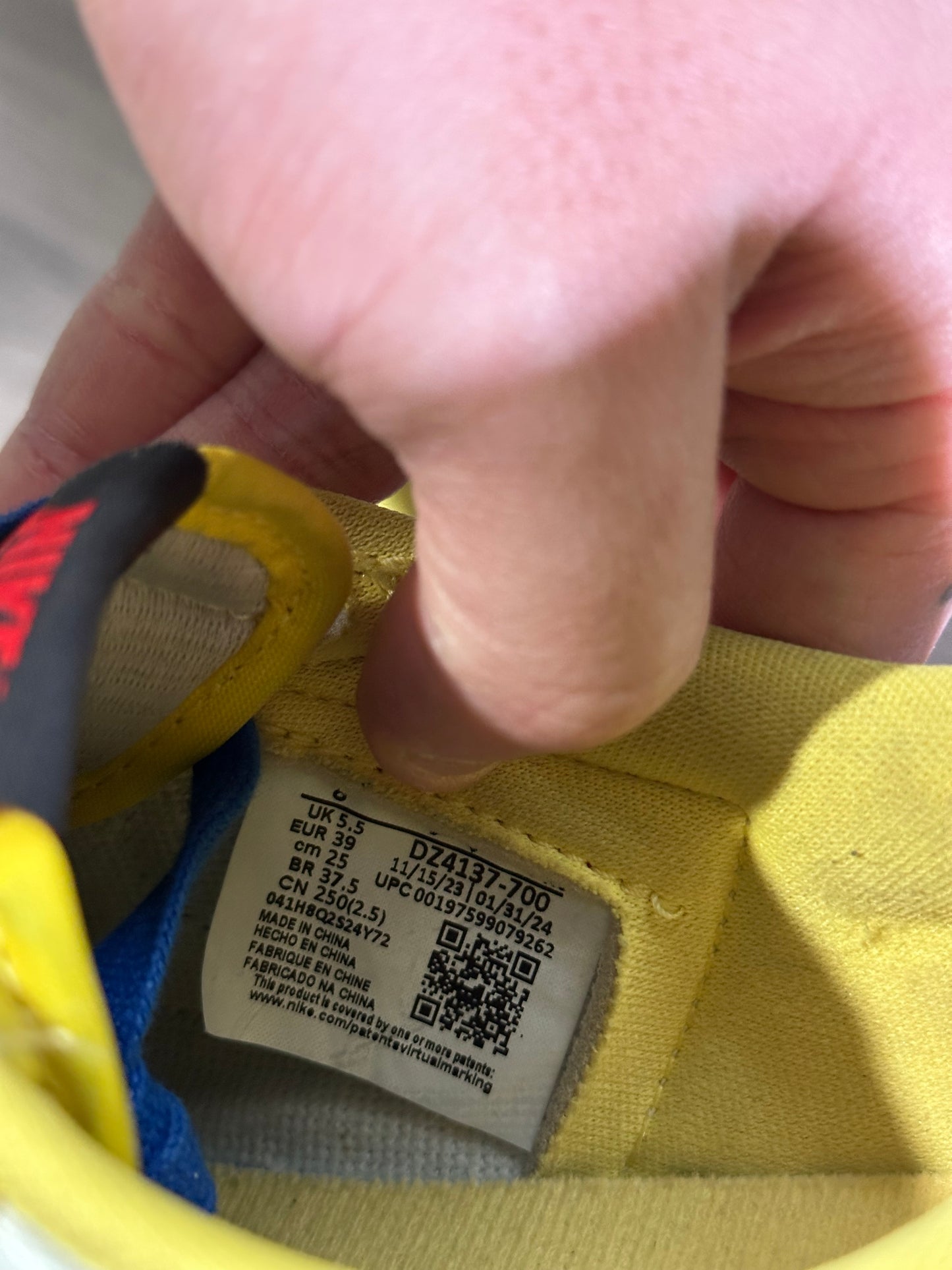 Jordan 1 Low Travis Scott Canary (W)
