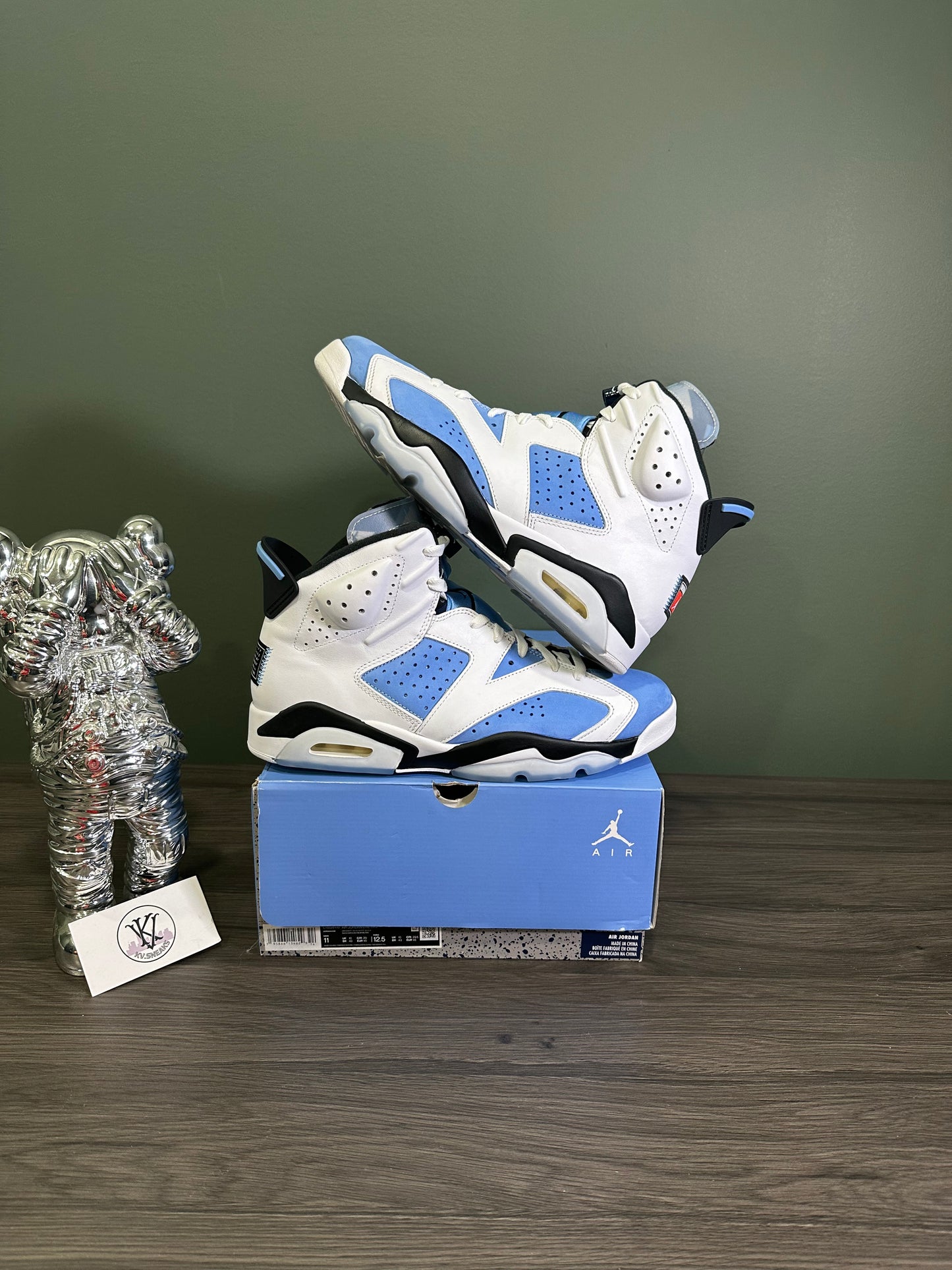 Jordan 6 UNC White