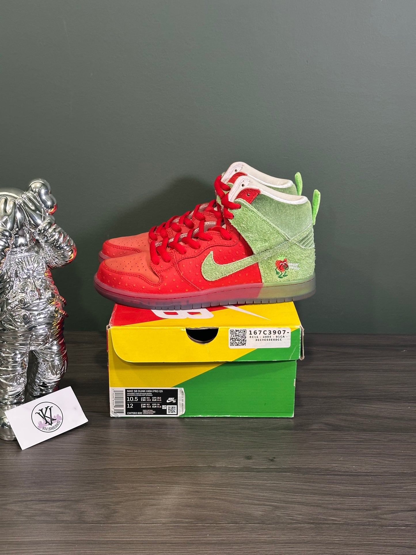 Dunk High SB Strawberry Cough