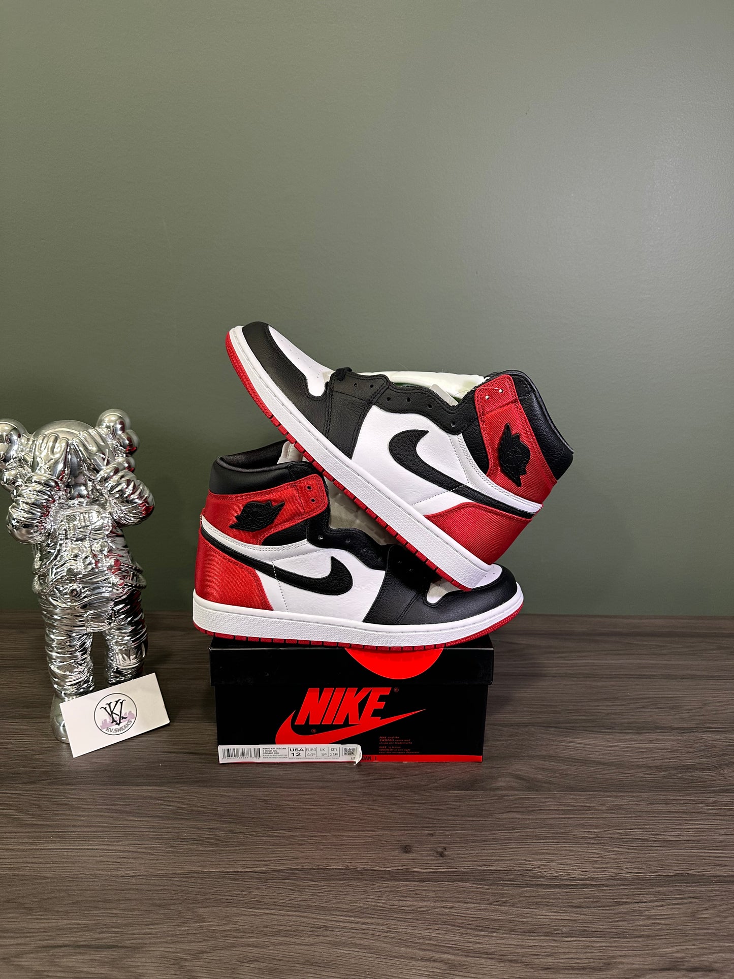 Jordan 1 High Satin Black Toe (W)