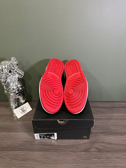 Jordan 1 Low Bred Toe