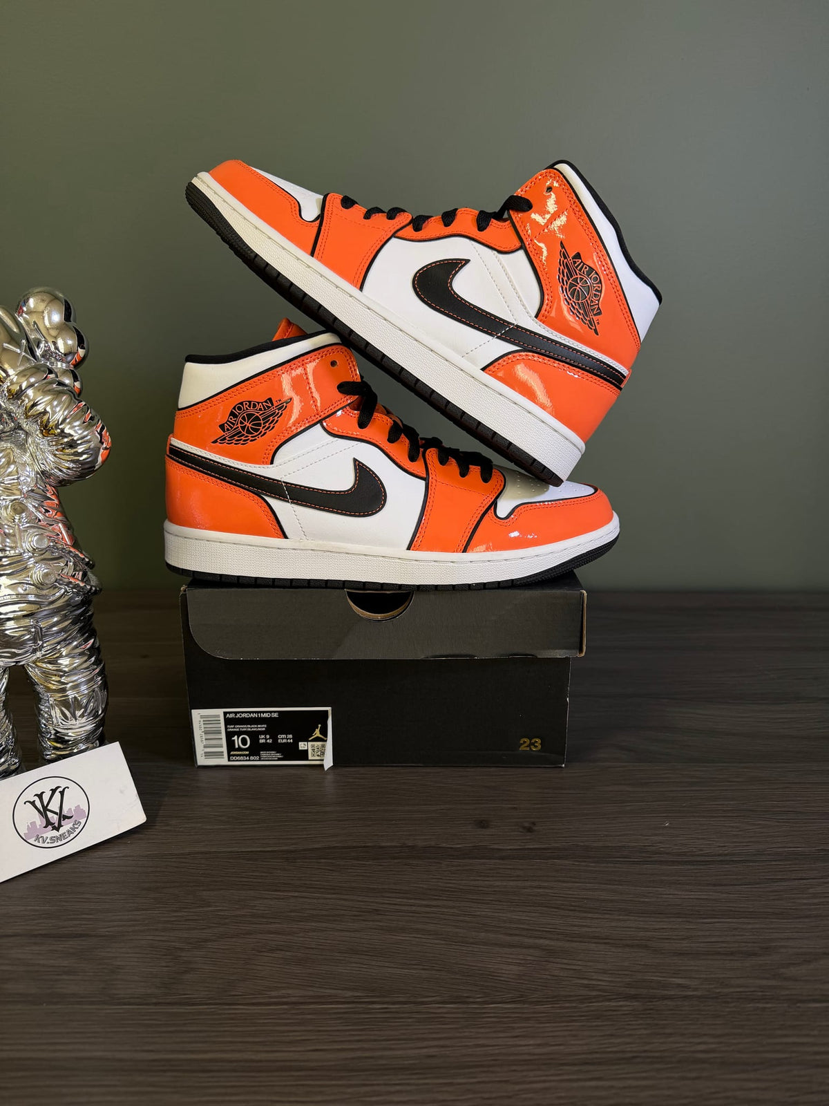 Jordan 1 Mid SE Turf Orange