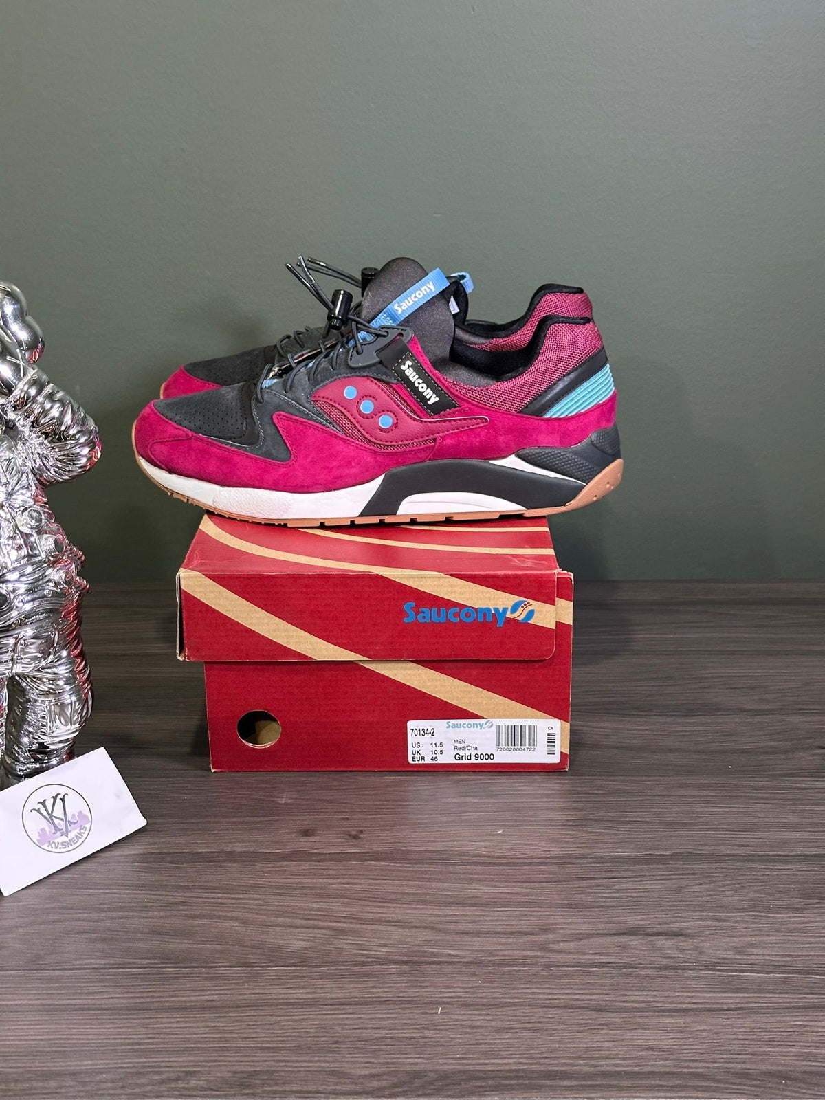 SAUCONY GRID 9000 THREE DOT PACK BURGUNDY GUN