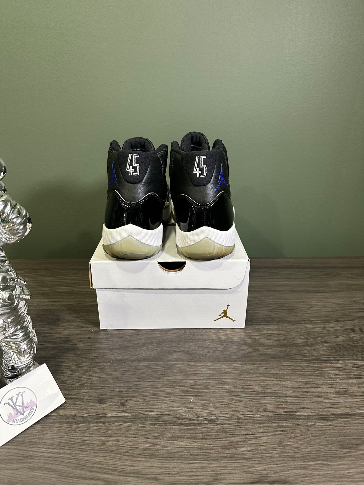 Jordan 11 Retro Space Jam (2016)