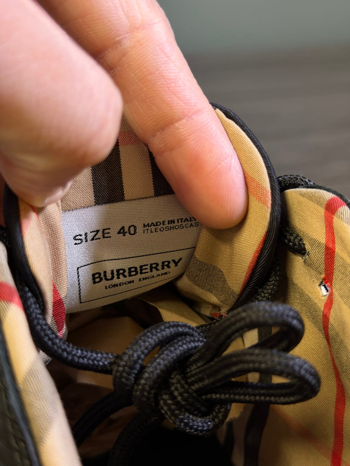 Burberry Arthur Black Archive Beige