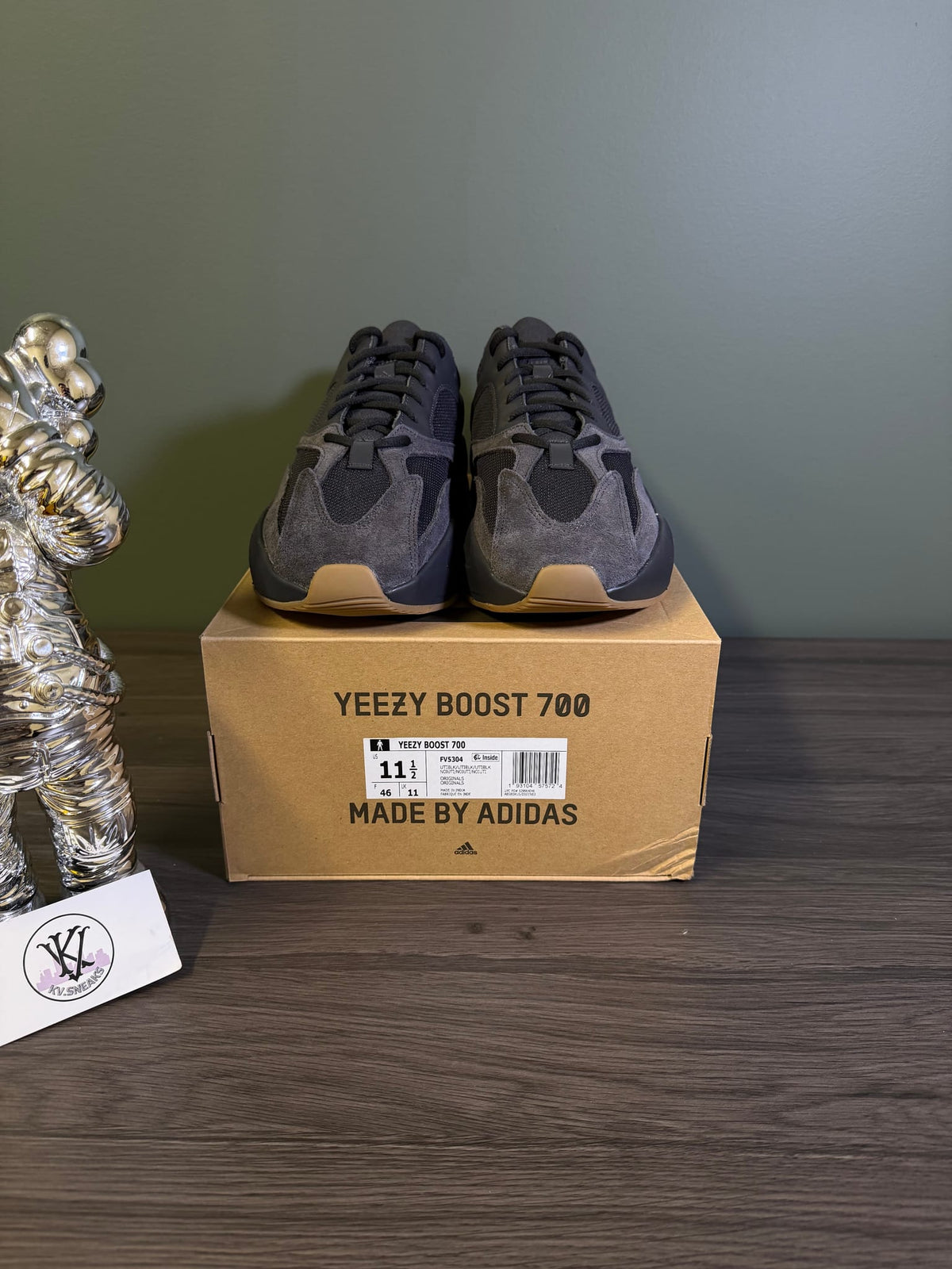 adidas Yeezy Boost 700 Utility Black