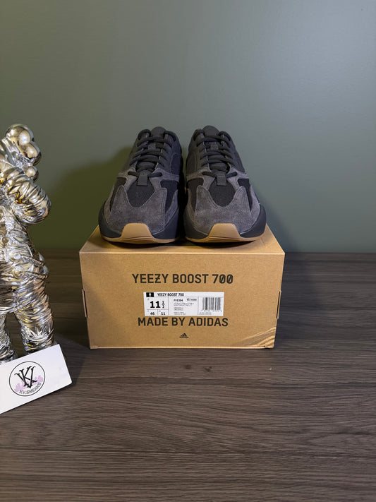 adidas Yeezy Boost 700 Utility Black