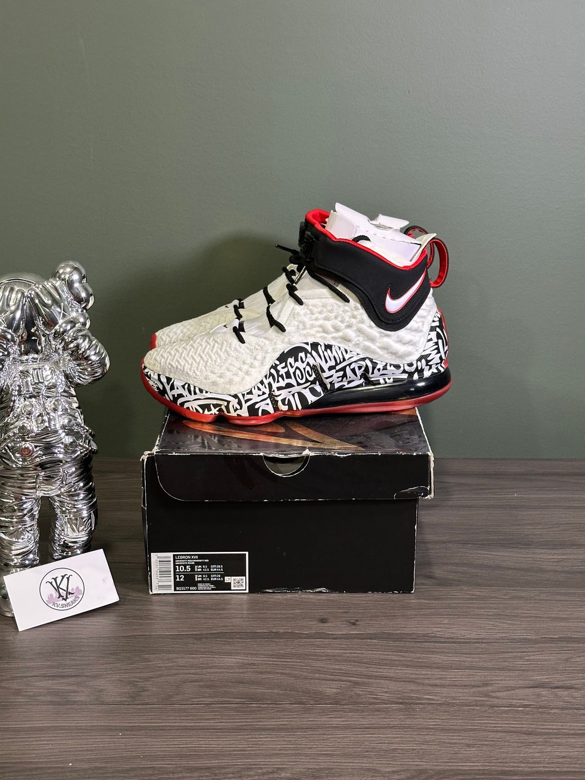 Nike LeBron 17 Graffiti