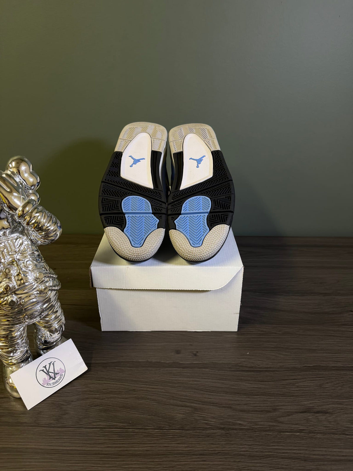 Jordan 4 Retro University Blue
