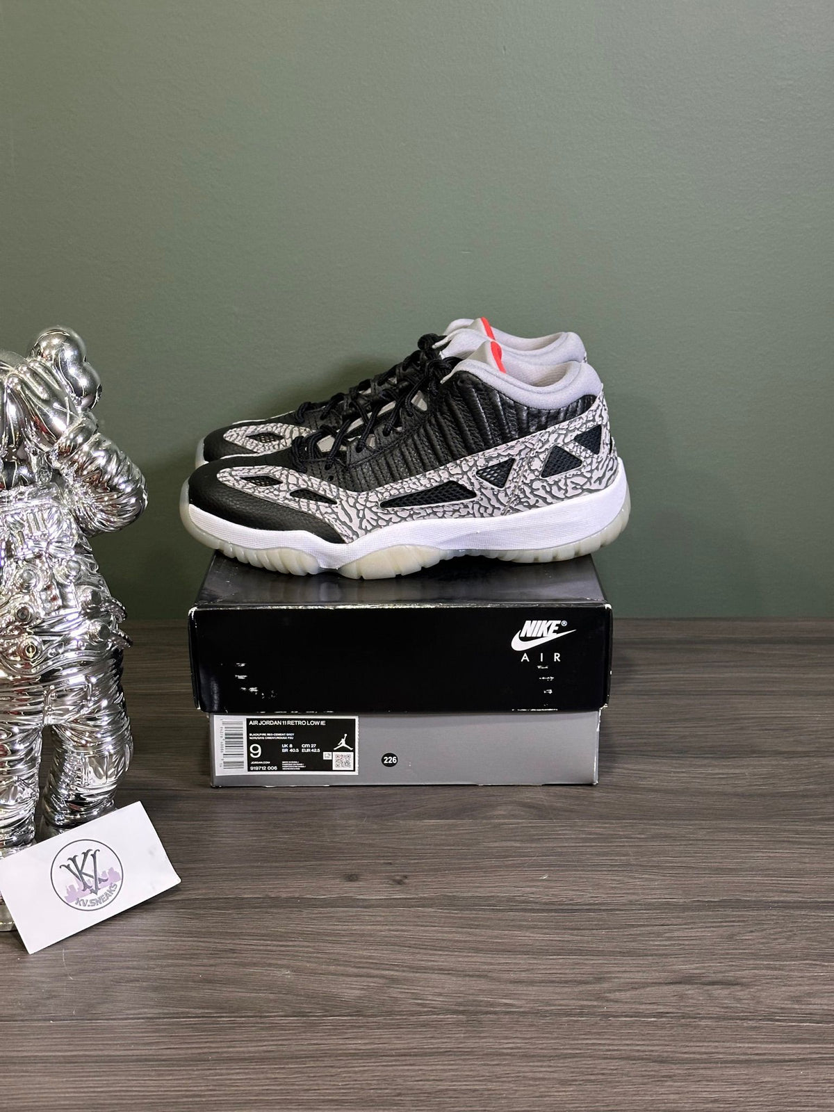 Jordan 11 Retro Low IE Black Cement
