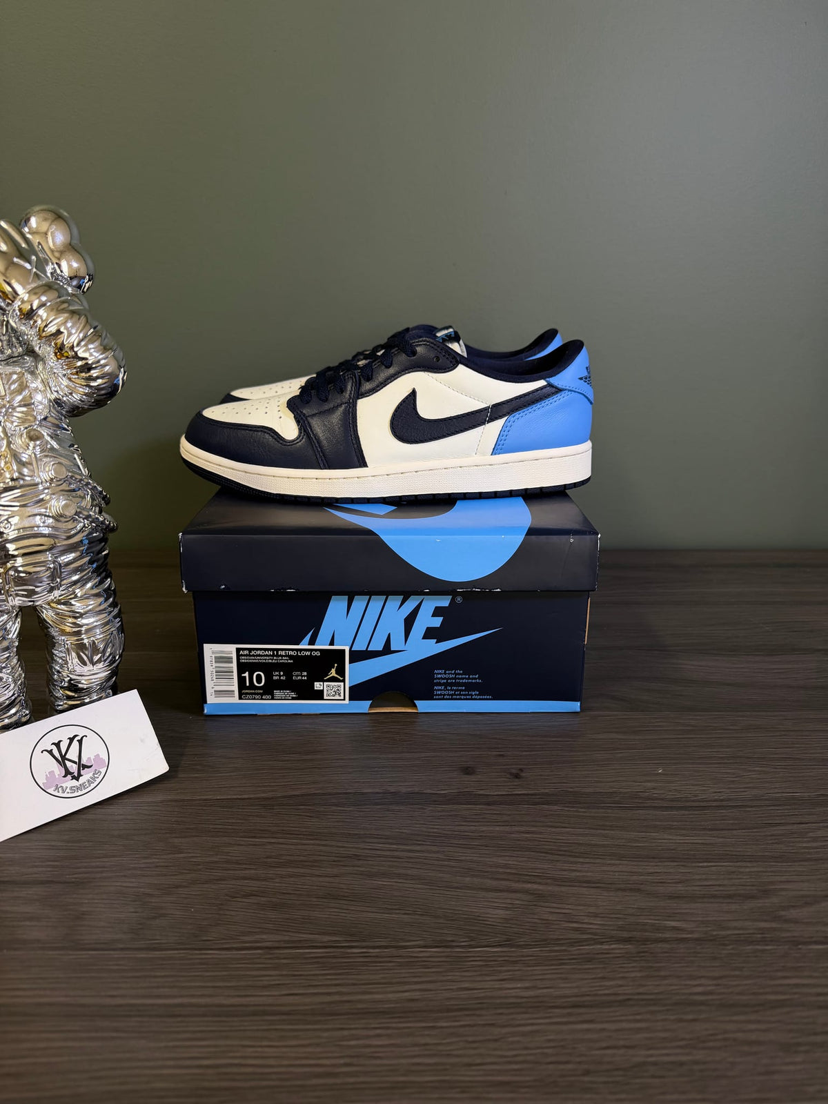 Jordan 1 Low OG Obsidian UNC