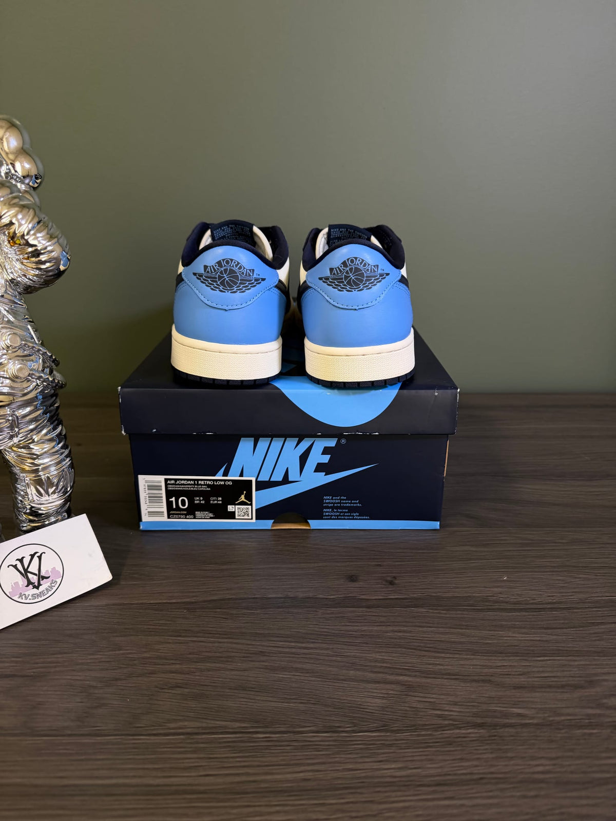 Jordan 1 Low OG Obsidian UNC