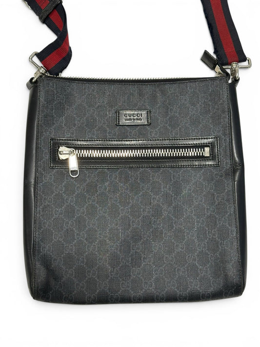 GUCCI LARGE GG SUPREME BLACK MESSENGER BAG