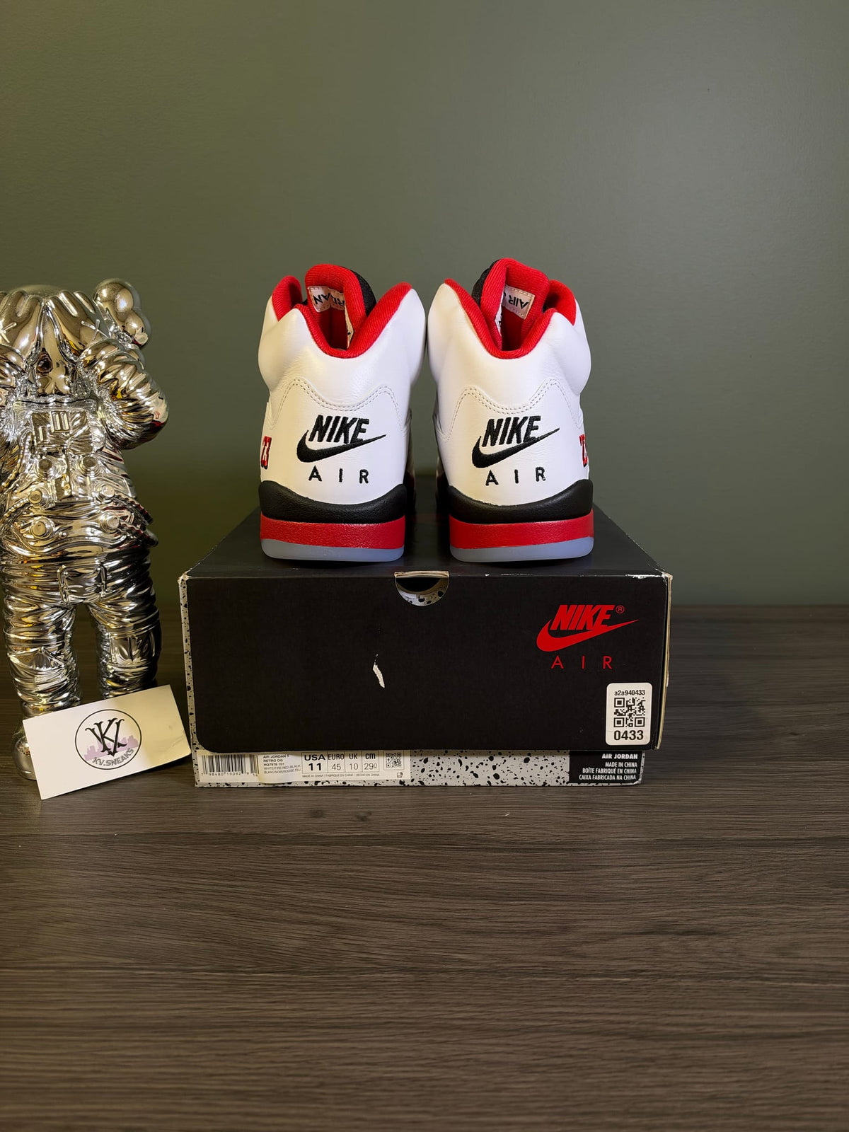 Jordan 5 Retro Fire Red Black Tongue (2025)