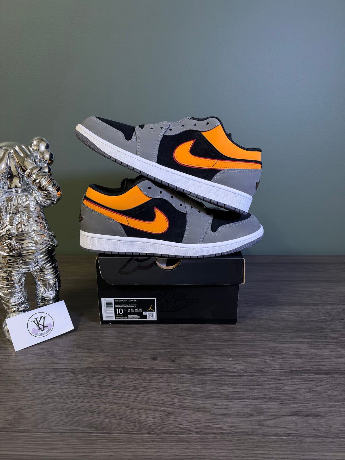 Jordan 1 Low SE Light Graphite Vivid Orange