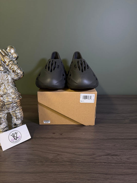 adidas Yeezy Foam RNR Onyx