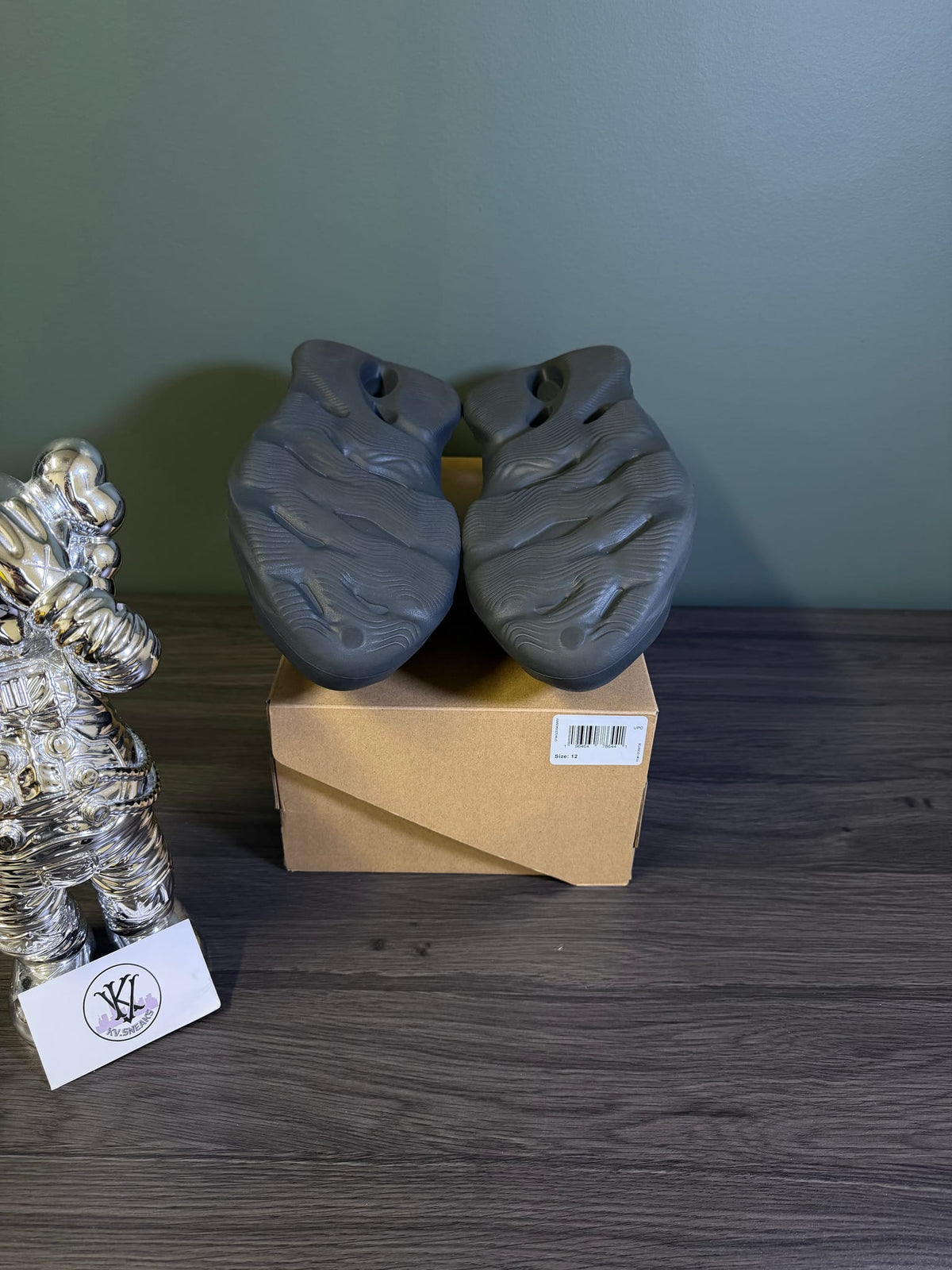 adidas Yeezy Foam RNR Carbon